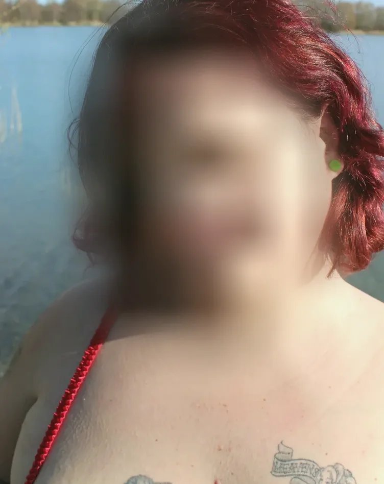 Amira, 38
