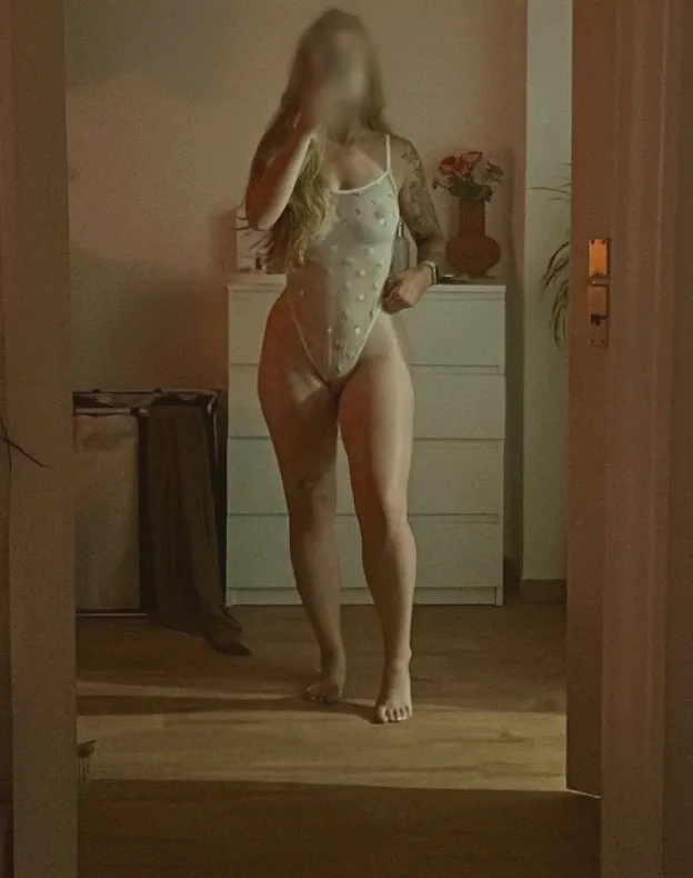 Fatima, 25