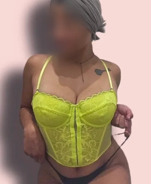 Tina, 27